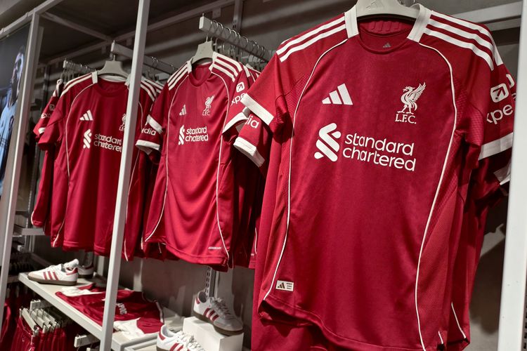 Antusiasme tinggi mewarnai toko resmi Liverpool FC di Indonesia pada hari peluncuran jersey anyar Liverpool 2025-2026 pada Jumat (1/8/2025).
