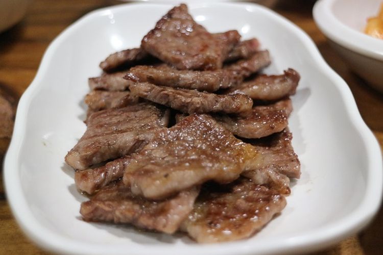 Daging barbeque ala Korea dengan nama Chunggiwa Special Premium Ribeye di Restoran Korea Chung Gi Wa, Kebayoran Baru, Jakarta Selatan, Jumat (27/12/2019).