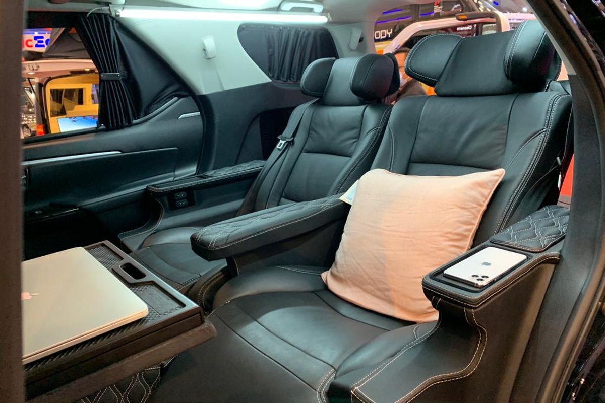 Modifikasi jok captain seat ala Toyota Alphard di Fortuner ala Baze