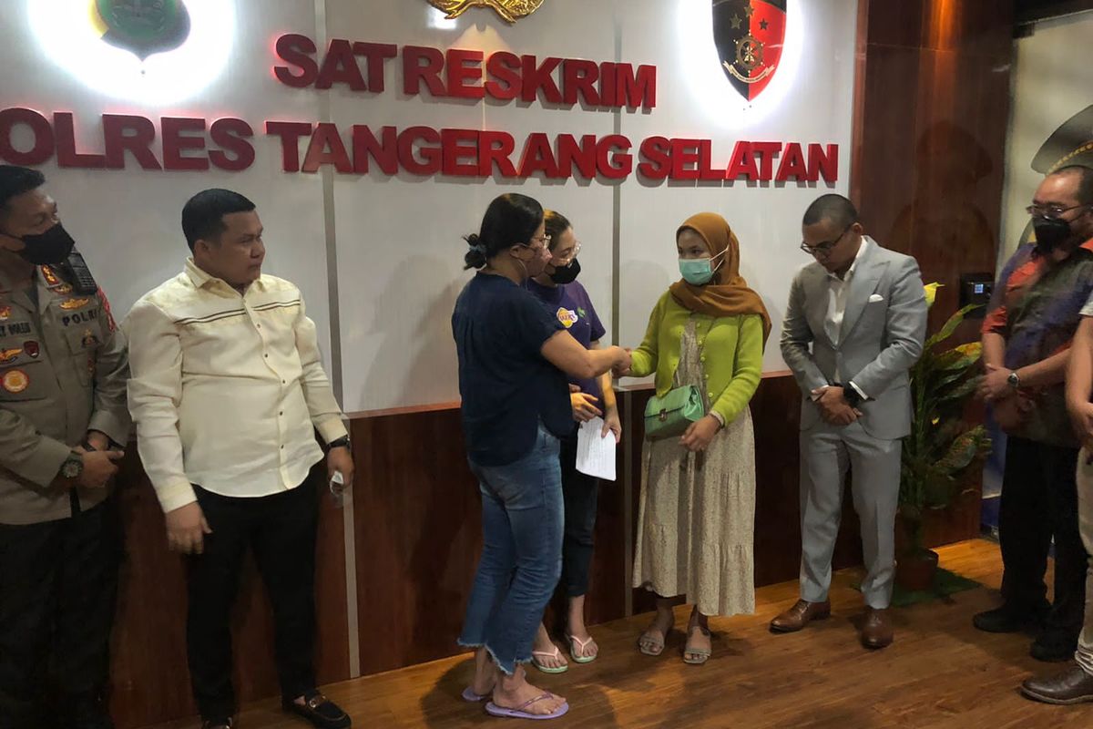 Kasus Dugaan Pencurian Cokelat di Alfamart Tangerang Berujung Damai. Pelapor dan Terlapor Sudah Dipertemukan di Polres Tangsel pada Senin (15/8/2022) malam.