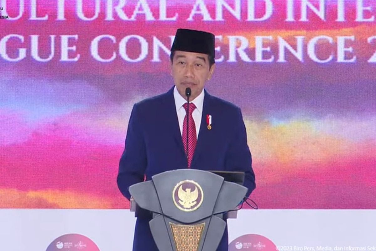 Presiden Joko Widodo saat memberi sambutan pada pembukaan ASEAN Intercultural and Interreligious Dialogue Conference yang digelar di kawasan Kuningan, Jakarta, Senin (7/8/2023).
