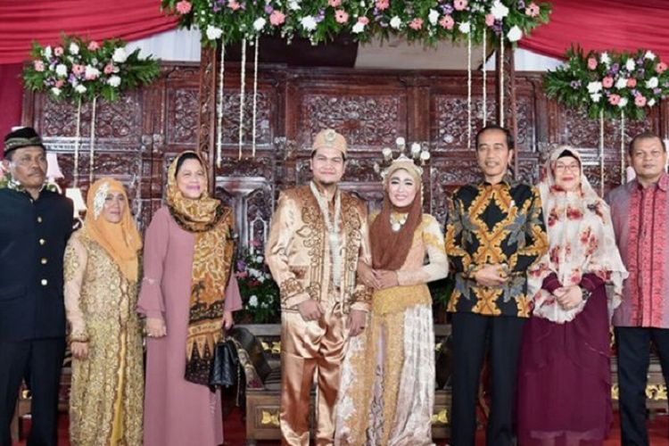 Presiden Joko Widodo saat menghadiri acara pernikahan mantan sopirnya saat menjadi Gubernur DKI Jakarta, Bejo Santoso, Jumat (16/2/2018).
