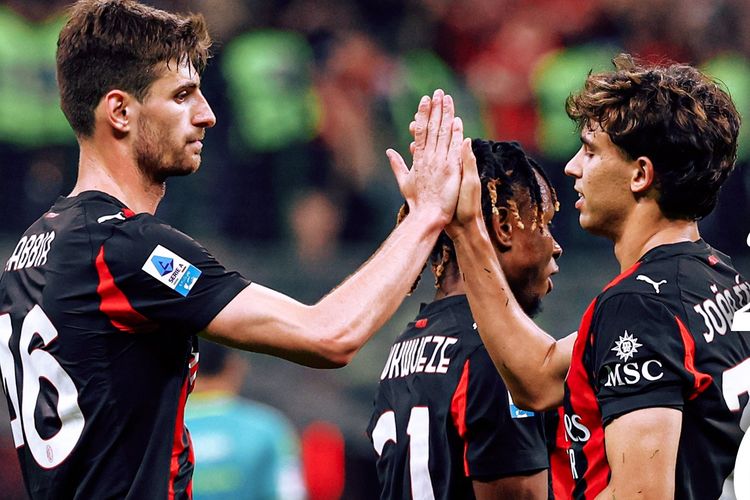 AC Milan Ditinggal Fan Sendiri, Ibra Diminta Pergi, Nyanyian buat Maldini