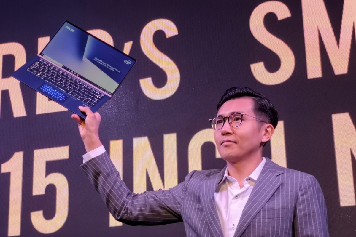 Jimmy Lin, Regional Director Asus Southeast Asia di acara peluncuran Asus Zenbook di Jakarta, Kamis (17/1/2019).