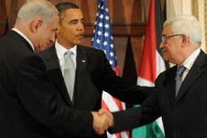 Netanyahu dan Abbas Berjabat Tangan Saat Pemakaman Peres