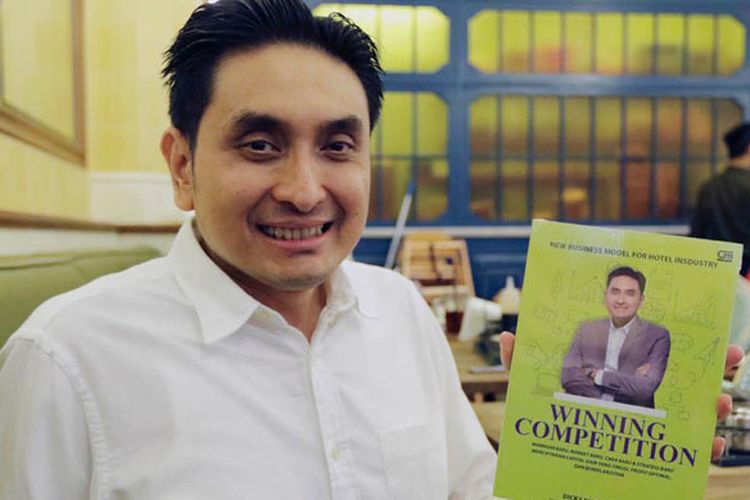 Dicky Sumarsono yang CEO Azana Hotels & Resort meluncurkan buku ketiga berjudul: Winning Competition - New Business Model for Hotel Industry di Jakarta, Kamis (28/3/2019).