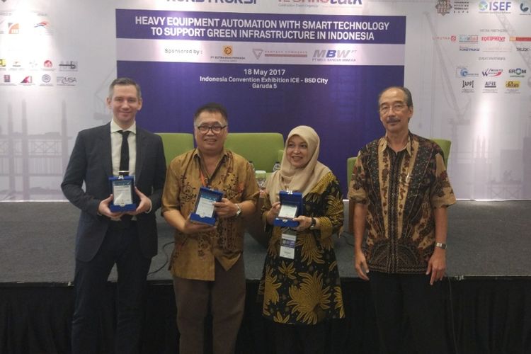 Seminar Heavy Equipment Automation with Smart Technology to Support Green Infrastructure in Indonesia, di Indobuildtech, Indonesia Convention Exhibition (ICE) BSD City, Tangerang, Kamis (18/5/2017).