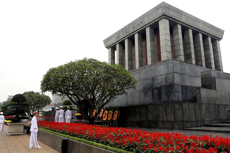 Mausoleum Ho Chi Minh di Hanoi, Vietnam.