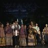 Hujan Sempurnakan Fashion Show Edward Hutabarat di Candi Borobudur