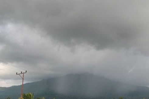 Puncak Lewotobi Hujan Deras, Warga Diimbau Waspada Banjir Lahar Dingin