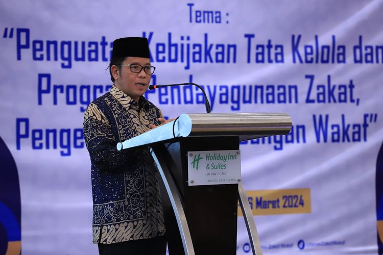 Dirjen Bimas Islam Kementerian Agama (Kemenag), Kamaruddin Amin saat menjadi pembicara dalam penguatan zakat dan wakaf.