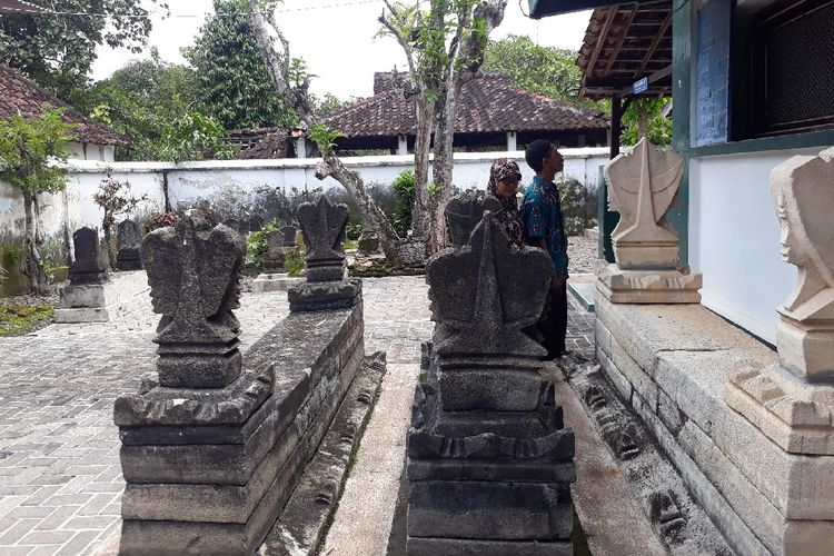 Makam Jaka Tingkir atau Sultan Hadiwijaya yang terletak di Desa Butuh. Masa kejayaan Kerajaan pada mada 
pemerintahan Sultan Hadiwijaya. 