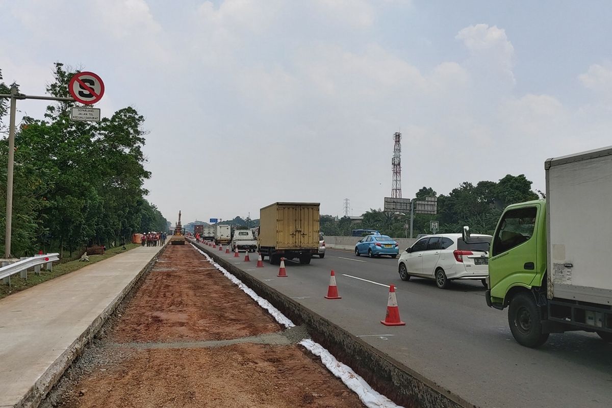 Pekerjaan perbaikan jalan di ruas Tol Jagorawi