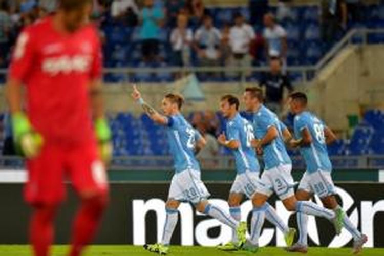 Para pemain Lazio merayakan gol Lucas Biglia ke gawang Bologna pada pekan pertama Serie a, Sabtu waktu setempat atau Minggu (23/8/2015) dini hari WIB.