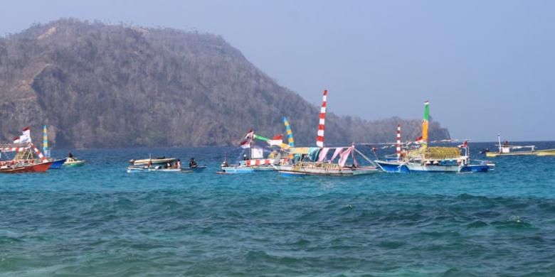 Pantai Pal, Marinsow, Likupang Timur, Kabupaten Minahasa Utara, Sulawesi Utara. Pantai ini menjadi tempat penyelenggaraan Festival Bunaken 2015 yang digelar 24-27 Oktober 2015.