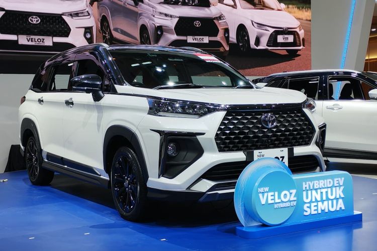 Lihat Perbandingan Toyota Veloz Bensin dengan Veloz Hybrid
