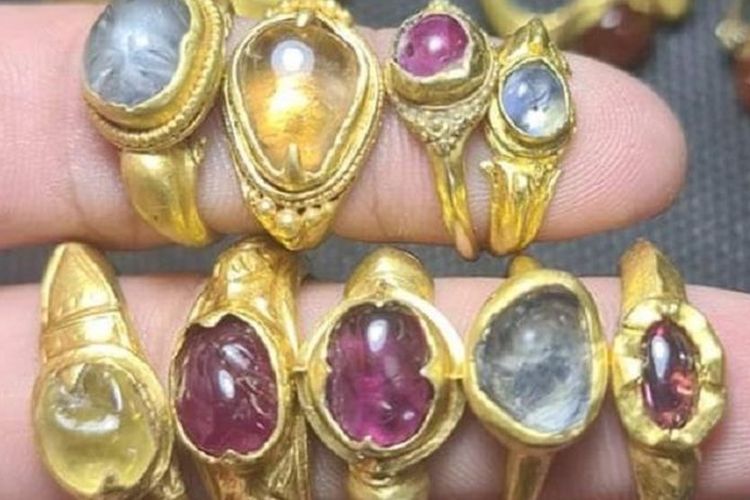 Koleksi cincin milik Asmadi yang diduga berasal dari Sungai Musi.