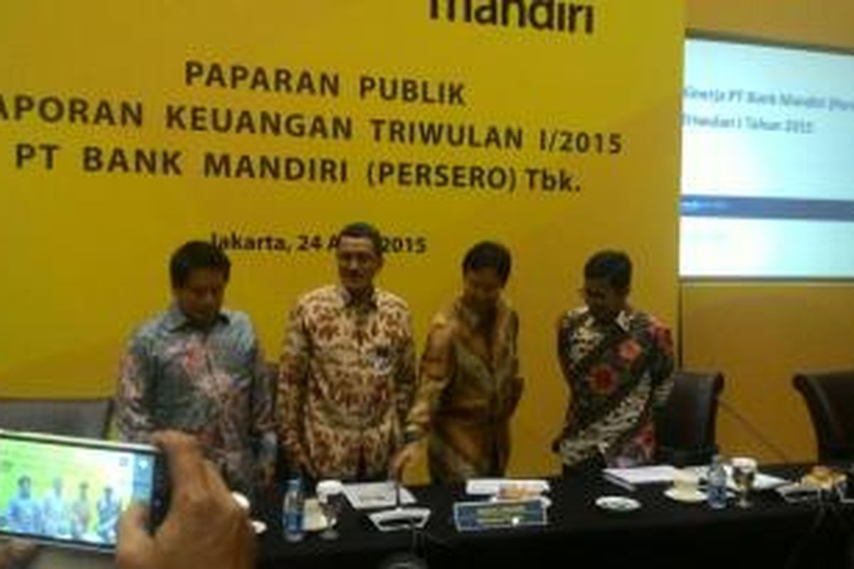 Jajaran direksi Bank Mandiri, Jumat (24/4/2015)