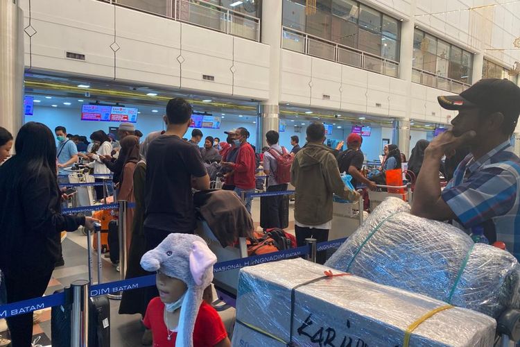 Memasuki H-6 perayaan Idul Fitri 1444 Hijraih, Bandara Internasional Hang Nadim mencatat pergerakan penumpang per 15 April 2023 mengalami peningkatan dibandingkan operasi Angkutan Lebaran Idul Fitri tahun sebelumnya yaitu, sebanyak 13.403 pax atau naik 3.0 persen.