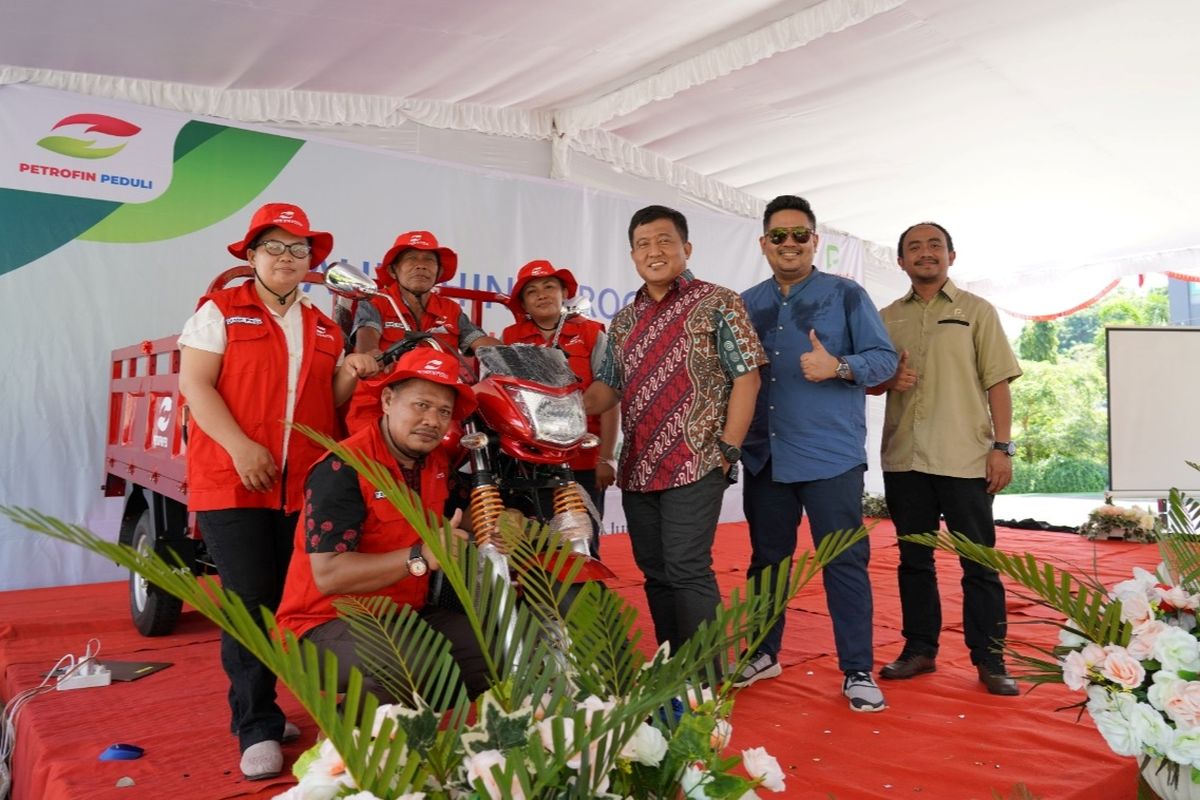 PT Elnusa Petrofin Anak Usaha PT Elnusa Tbk (ELSA) meluncurkan program Tanggung Jawab Sosial dan Lingkungan (TJSL) Armada Transportasi Sampah Desa Sapa Raya (Asiap) di Minahasa Selatan, Jumat (10/6/2022).
