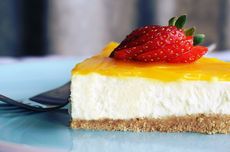 Resep Klasik Cheesecake Tanpa Oven, Tambahkan Selai Stroberi