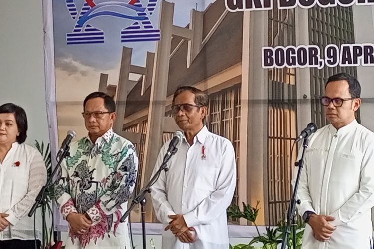 Menkopolhukam Mahfud MD usai meresmikan gedung GKI Yasmin di Kota Bogor, Jawa Barat, Minggu (9/4/2023)
