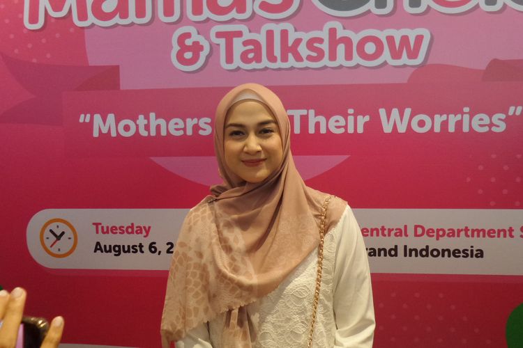 Aktris Nina Zatulini ketika menghadiri peluncuran produk perawatan ibu hamil dan menyusui Mamas Choice di Grand Indonesia, Jakarta Pusat, Selasa (6/8/2019).