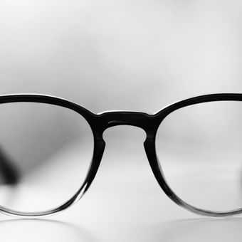 Kacamata untuk wajah bulat, bingkai oversized