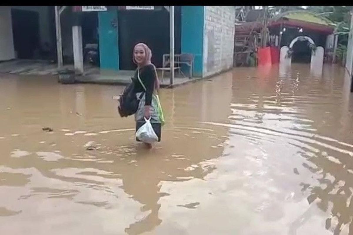 Banjir yang merendam pemukiman di wilayah Kecamatan Munjungan, Kabupaten Trenggalek Jumat (4/11/2022).