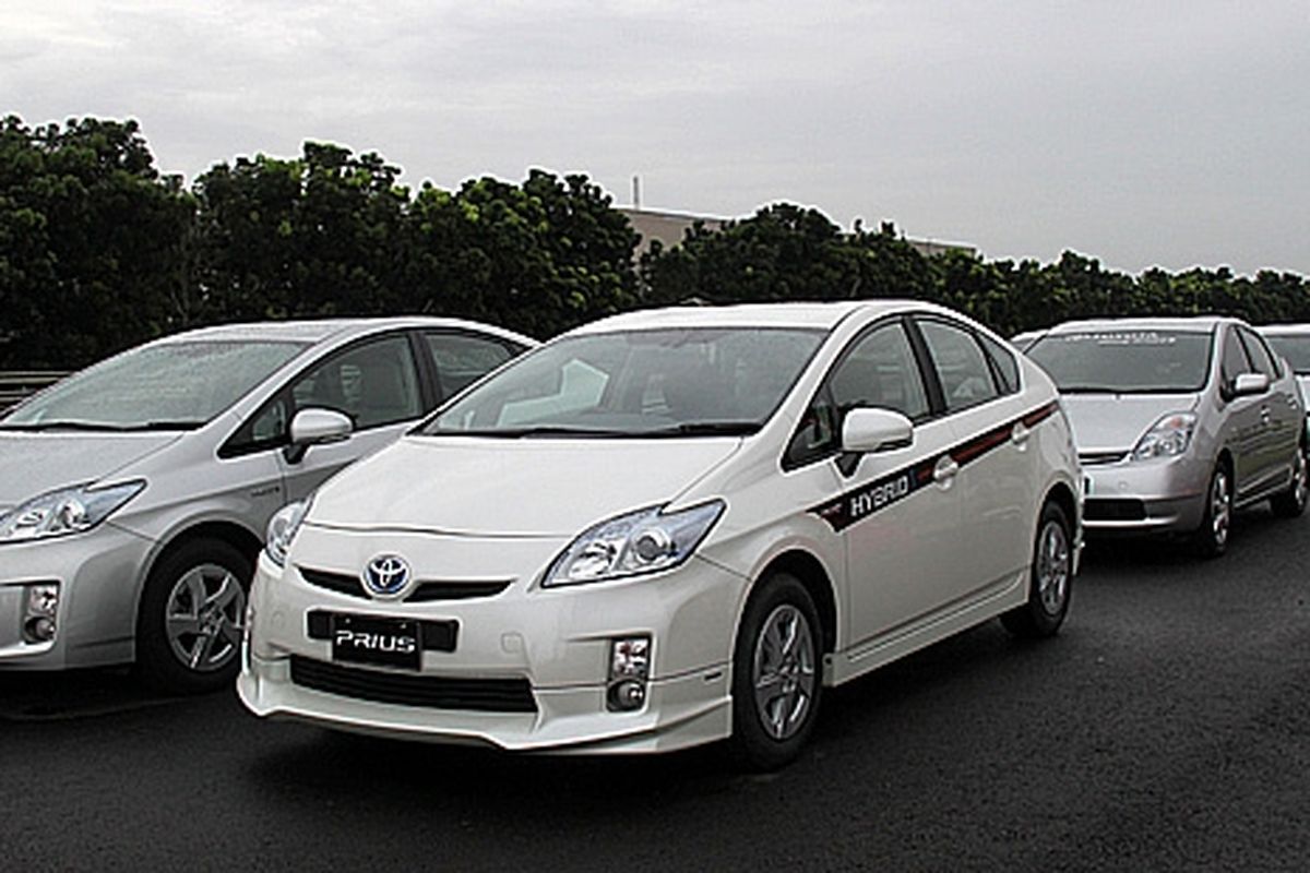 Beberapa unit Toyota Prius Hybrid dihadirkan di Karawang