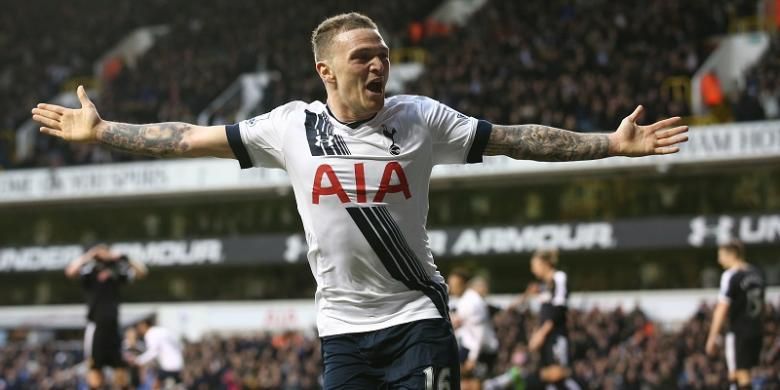 Gelandang Tottenham Hotspur, Kieran Trippier, menjadi pencetak gol kemenangan timnya saat mengalahkan Watford, pada laga Premier League di Stadion White Hart Lane, Sabtu (6/2/2016).