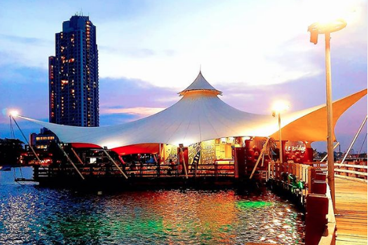 Le Bridge Restaurant, salah satu tempat makan view laut di Jakarta.