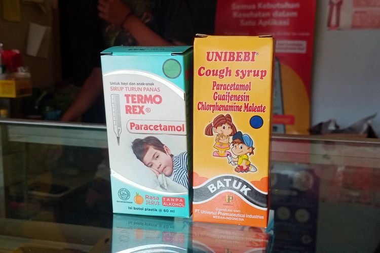 Beberapa obat sirup di Apotek Tlogomas 61 yang berada di Jalan Raya Tlogomas, Kota Malang. 