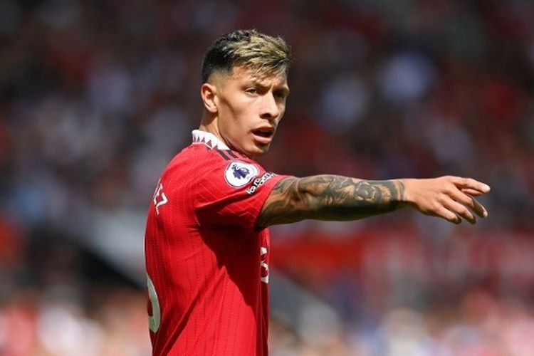 Reaksi Lisandro Martinez dalam laga pekan pertama Liga Inggris 2022-2023 Manchester United vs Birghton and Hove Albion di Stadion Old Trafford, 7 Agustus 2022. Terkini, Lisandro Martinez mengalami cedera dalam laga Man United vs Sevilla pada leg pertama perempat final Liga Europa 2022-2023 di Stadion Old Trafford, Jumat (14/4/2023) dini hari WIB. 