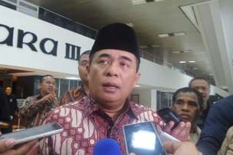 Ketua DPR Ade Komarudin di Kompleks Parlemen, Senayan, Jakarta, Senin (3/10/2016)