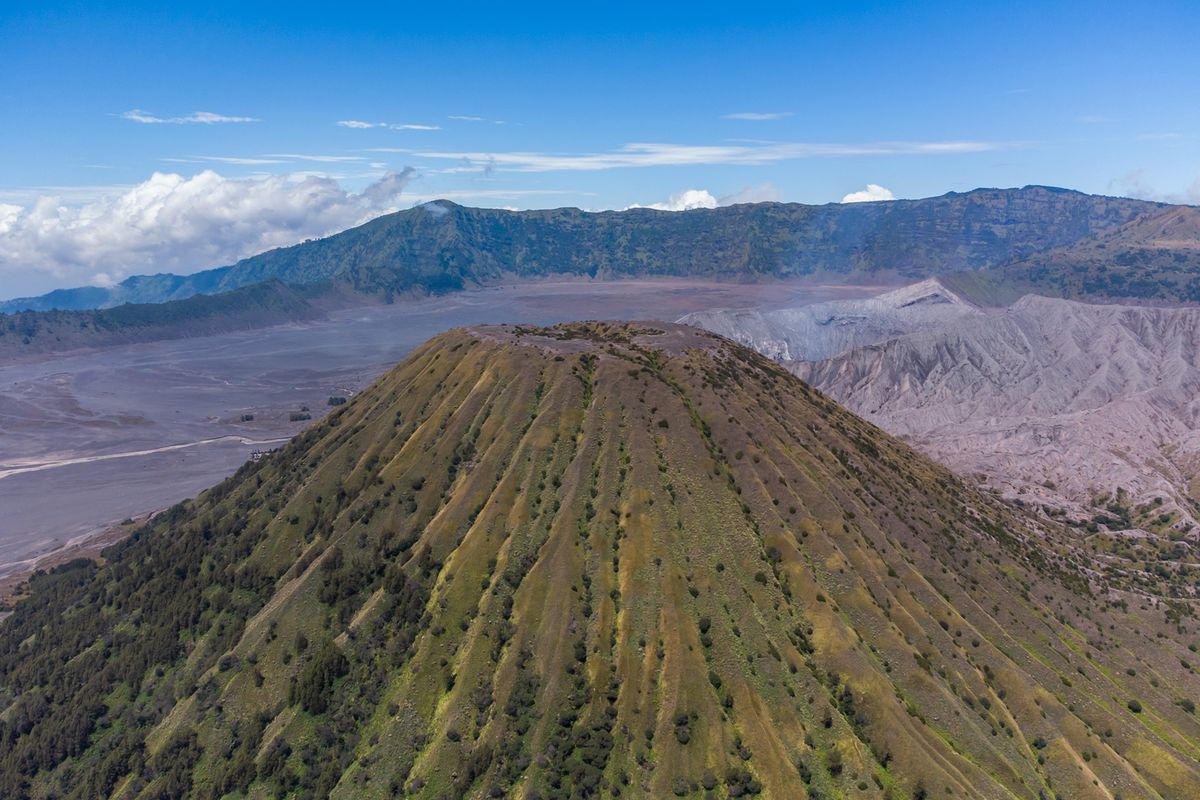 Gunung Batok di Kaldera Gunung Bromo.