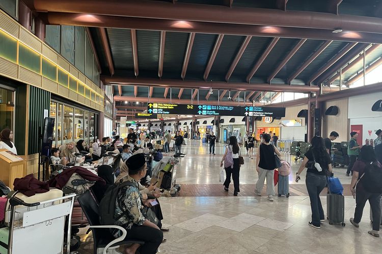 Penerbangan Terdampak Erupsi Anak Krakatau, Penumpang Masih Menumpuk di Terminal 2 Soetta