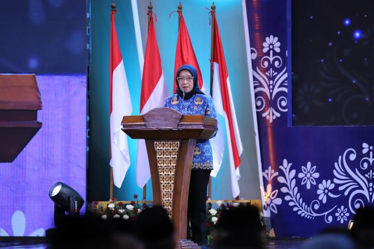 Menteri Pendayagunaan Aparatur Negara dan Reformasi Birokrasi (Menpan RB) Rini Widyanti mewakili Presiden Prabowo dalam acara Puncak Peringatan HUT ke-53 KORPRI Tahun 2024, di Jakarta, Jumat (29/11/2024). 
