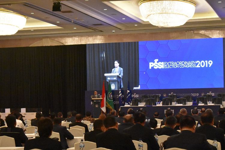 Menpora Zainudin Amali saat memberikan sambutan sekaligus membuka acara Kongres Luar Biasa PSSI di Shangri-La Hotel, Jakarta, pada Sabtu (2/11/2019).