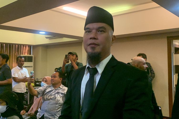 Ahmad Dhani ditemui dalam konferensi pers di kawasan Thamrin, Jakarta Pusat, Selasa (4/4/2023).