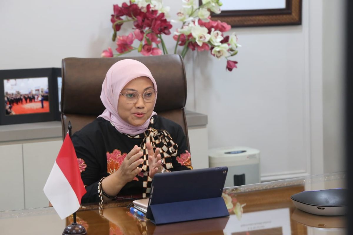 Menteri Ketenagakerjaan Ida Fauziyah memberikan sambutan secara virtual di Jakarta, Senin (4/1/2021).