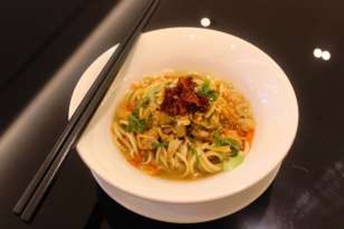 Mie lamin, yang biasa disebut mie tarik dari Tiongkok yang sudah dimodifikasi dengan citarasa nusantara.