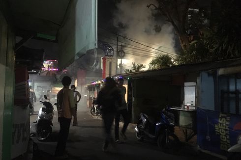 Polisi Menyisir Perkampungan, Gas Air Mata Meletus Tepat di Depan Gedung Kompas