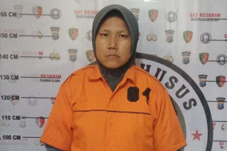 Husna Hulki (29) ditangkap Polres Pelabuhan Belawan karena membunuh anaknya di Desa Karang Gading, Kabupaten Deli Serdang pada Rabu (30/10/2024). 