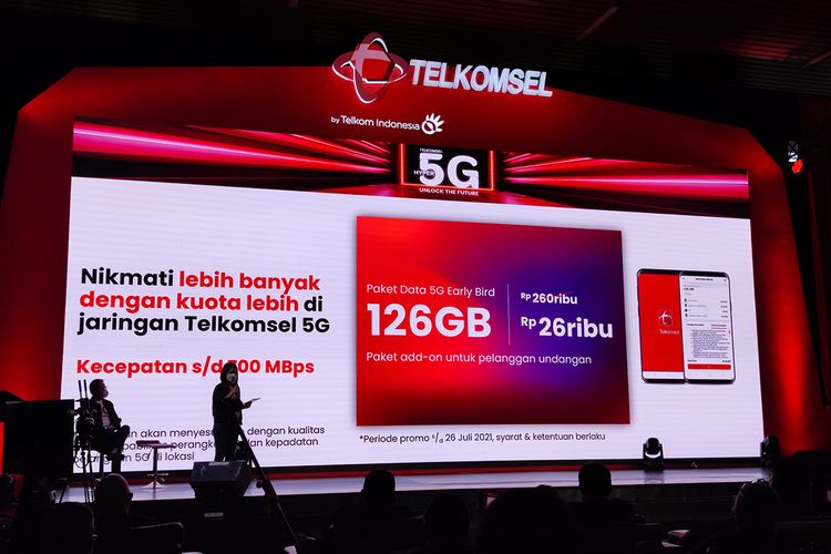 Keterangan harga paket internet 5G untuk pelanggan yang diundang untuk program Early Bird, dalam acara peresmian layanan 5G Telkomsel di Jakarta, Kamis (27/5/2021).