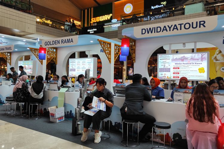 Suasana hari pertama Korea Culture & Travel Festival 2023 di Mall Kota Kasablanka, Jakarta Selatan, Jumat (1/9/2023).