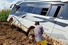 Penumpang Bus di Samosir Tewas Tertimbun Longsor     