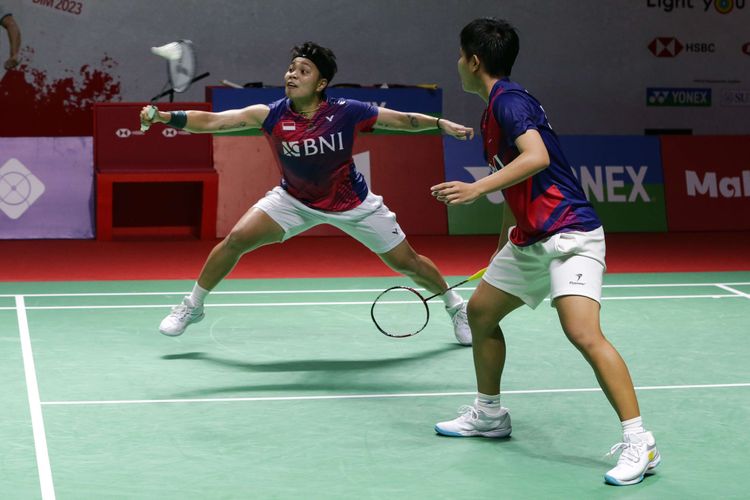 Ganda putri Indonesia, Apriyani Rahayu/Siti Fadia Silva Ramadhanti bertanding melawan ganda putri Thailand, Jongkolphan Kititharakul/Rawinda Prajongjai pada pertandingan perempat final Indonesia Masters 2023 di Istora Senayan, Jakarta, Jumat (27/1/2023). Terdekat, Apriyani/Fadia akan mengikuti Kejuaraan Beregu Campuran Asia 2023 di Dubai, Uni Emirat Arab, pada 14-19 Februari 2023.