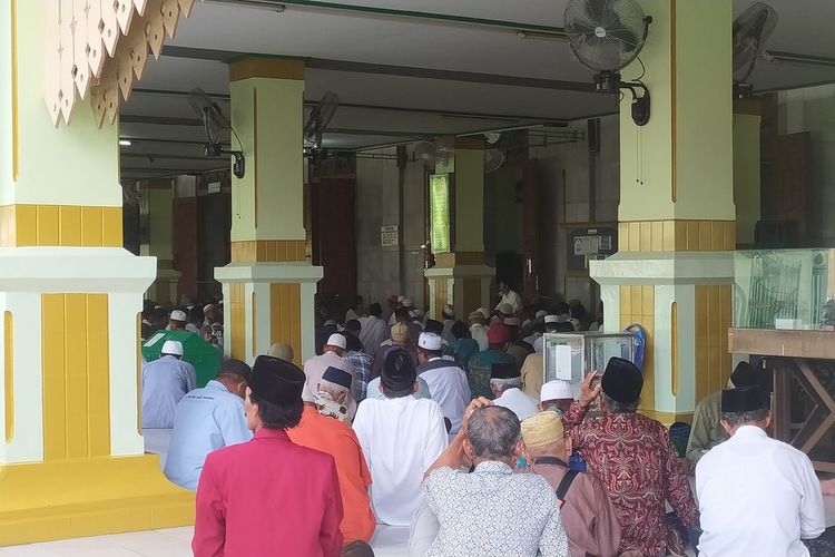Ratusan warga mengikuti tradisi semaan Quran di Masjid Kauman Semarang, Jawa Tengah