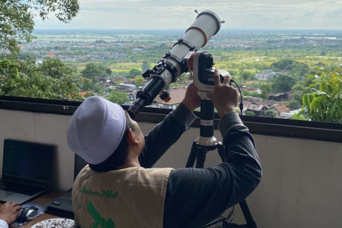 Pemantauan hilal di Bukit Condrodipo, Sabtu (29/3/2025).